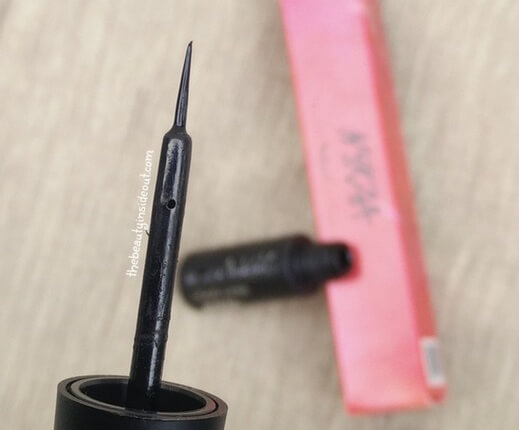 Nykaa Black Magic Liquid Eyeliner Brush Tip