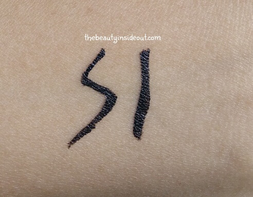 nykaa-black-magic-liquid-eyeliner-swatch