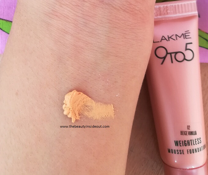 Lakme 9 to 5 Weightless Mousse Foundation Swatch