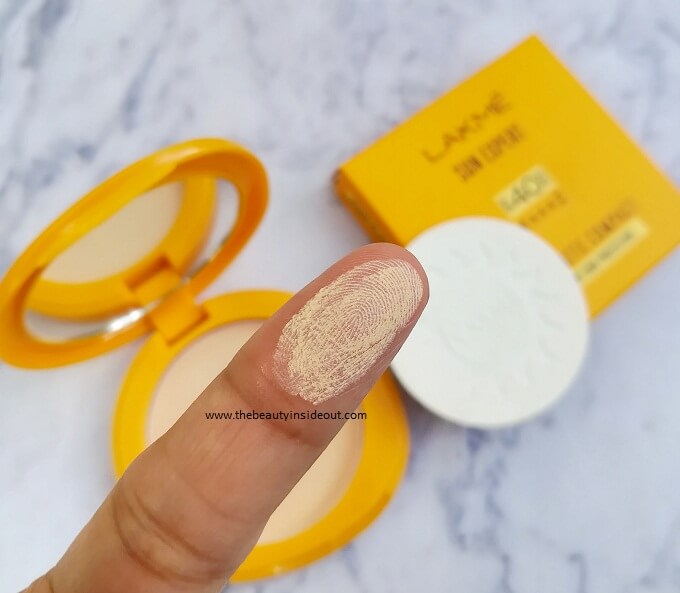 Lakme Sun Expert Ultra Matte Compact Texture