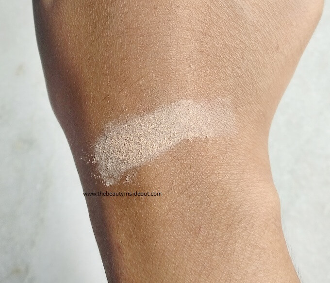 Maybelline Fit Me Loose Powder Swatch