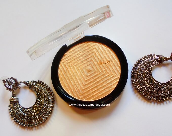 Maybelline Master Chrome Metallic Highlighter Molten Gold Packaging