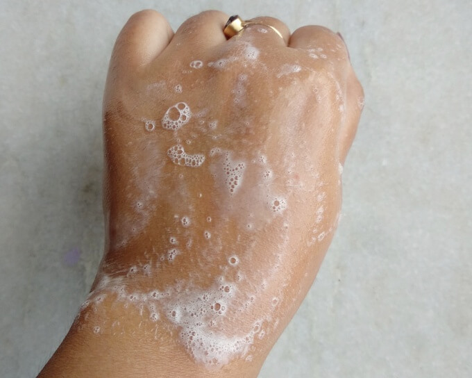 Simple Moisturizing Facial Wash Swatch