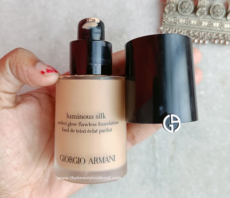 Giorgio Armani Luminous Silk Foundation 4 thebeautyinsideout.com